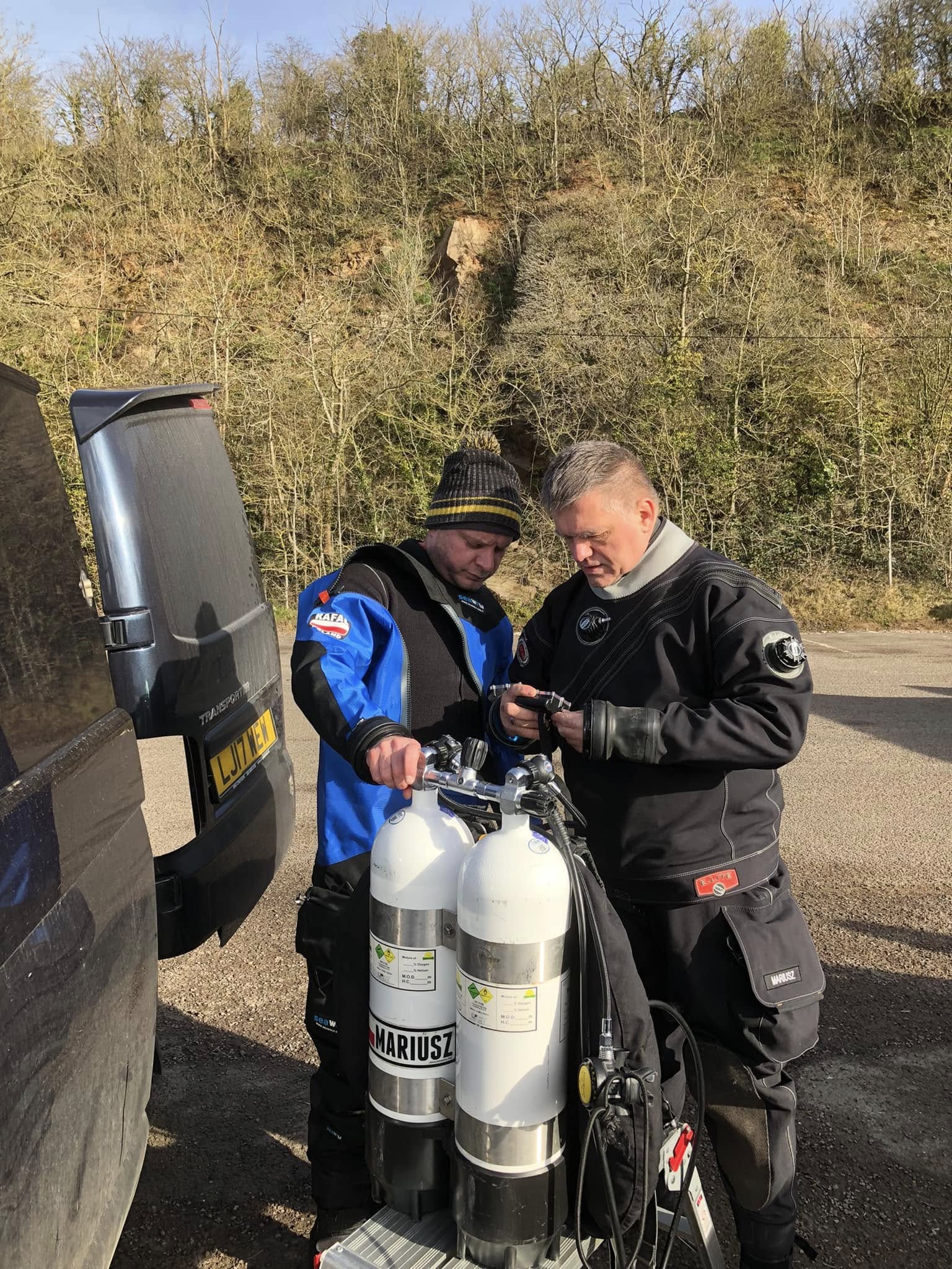 Dive briefing before entering the water